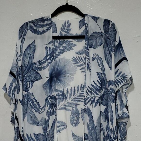 Blue and White Kimono Shrug - Picture 6 of 13